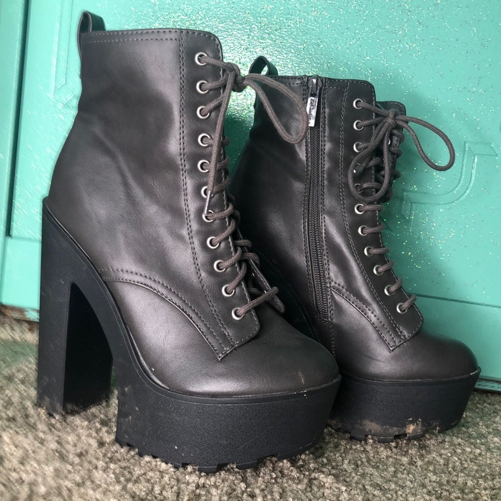 Chunky heeled boots breckelle’s